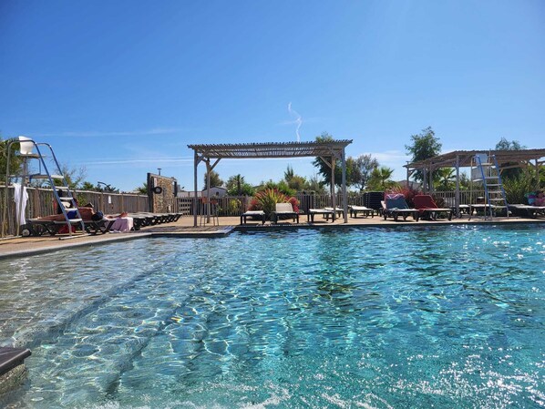 Piscine extérieure, piscine chauffée