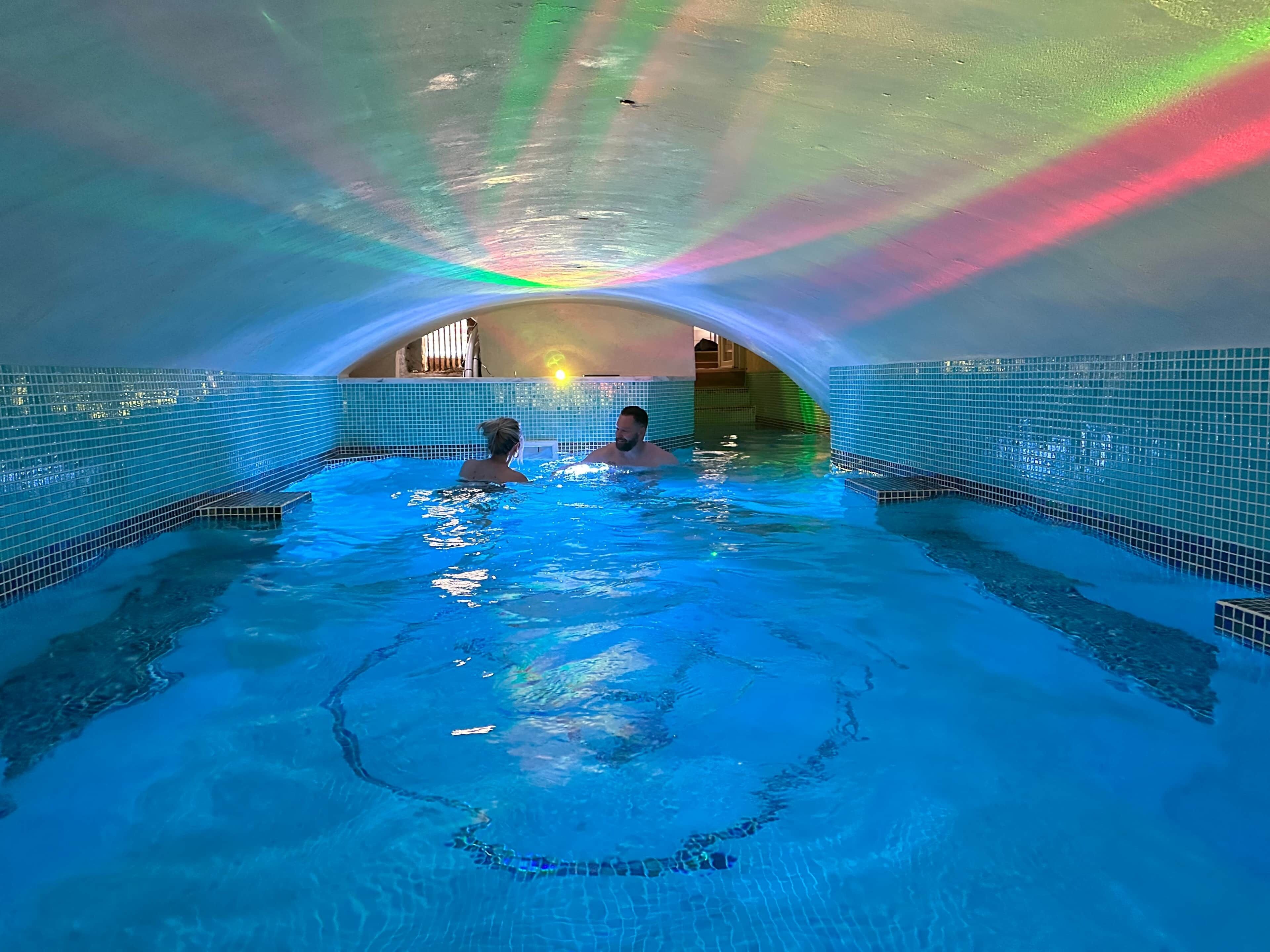 Et oppvarmet basseng