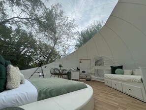 2 عدّة غرف نوم وواي فاي وملاءات أسرّة