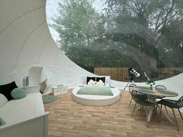 تناول الطعام بالخارج