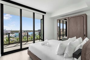 Tabla de planchar con plancha, wifi y ropa de cama 