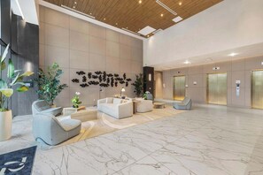 Lobby - Relaxing Condo | Private Beach Access | Pool (Miami Beach)
