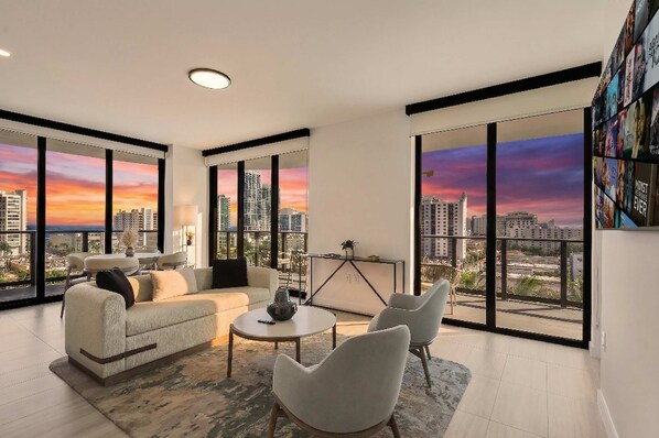 TV - Relaxing Condo | Private Beach Access | Pool (Miami Beach)