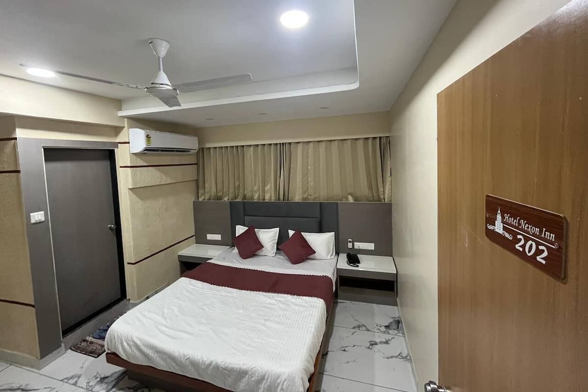 Deluxe Double Room, City View | Laptop workspace, WiFi (free)