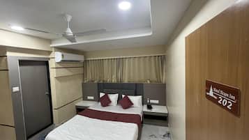 Deluxe Double Room, City View | Laptop workspace, free WiFi