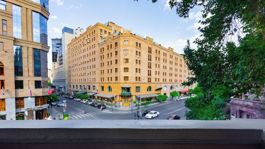 Apartments by Luxe Group AM713