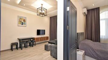 Iron/ironing board, free WiFi