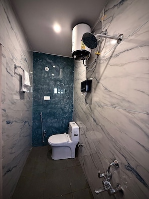 Comfort-studio, kaupunkinäköala | Kylpyhuone | Suihku, ilmaiset hygieniatuotteet, hiustenkuivaaja, pyyhkeet