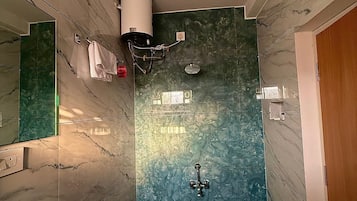 Comfort Studio, City View | Bathroom | Shower, free toiletries, hair dryer, towels