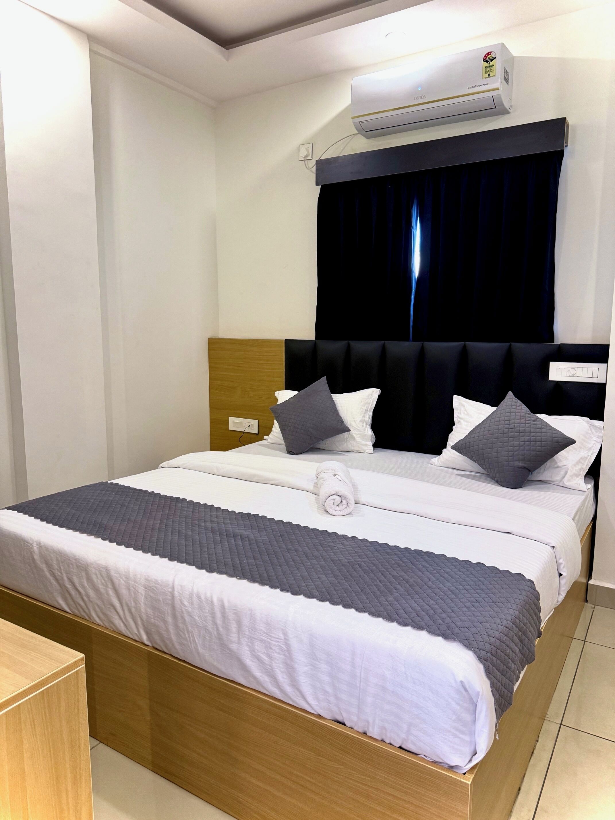 Comfort-Studio, Stadtblick | Schreibtisch, laptopgeeigneter Arbeitsplatz, schallisolierte Zimmer