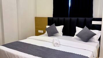 Comfort-Studio, Stadtblick | Schreibtisch, laptopgeeigneter Arbeitsplatz, schallisolierte Zimmer