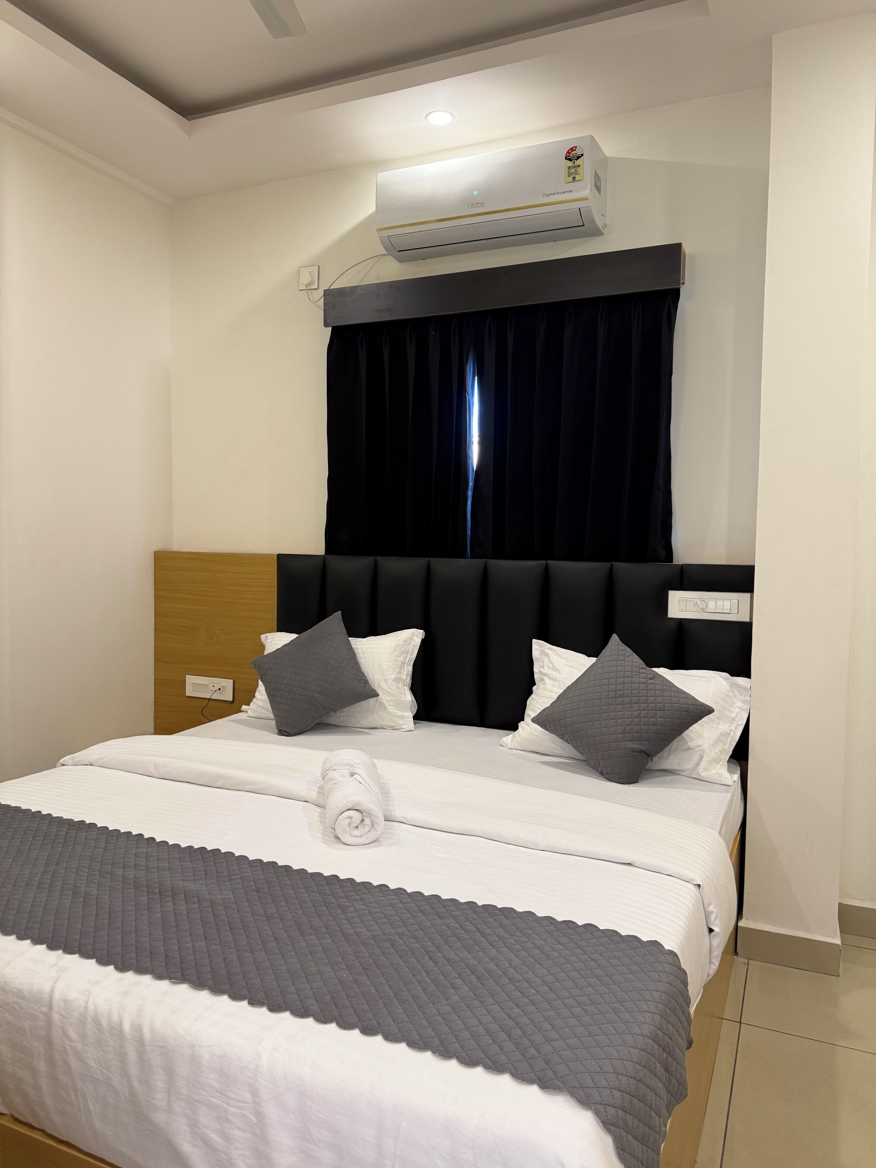 Comfort Studio, City View | Desk, laptop workspace, soundproofing, iron/ironing board