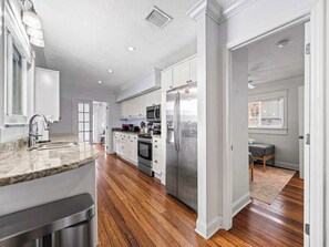 Fridge, microwave, oven, stovetop - Key West Style Tropical Paradise with Pool (Fort Lauderdale)