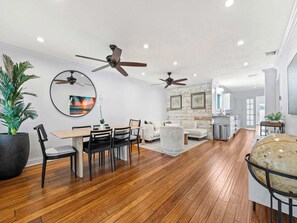 Dining - Key West Style Tropical Paradise with Pool (Fort Lauderdale)