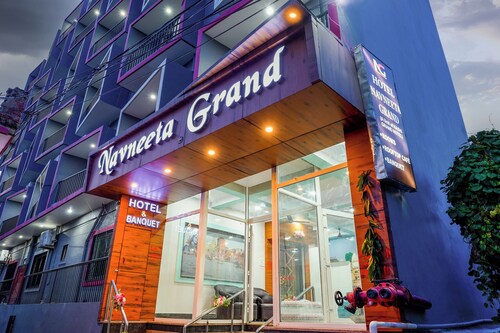 Navneeta Grand Hotel & Banquet Hall 