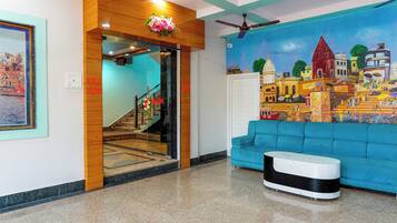 Coin salon dans le hall