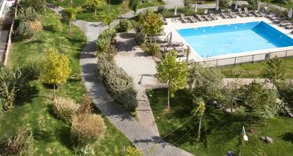 Atria House is a charming 1-bedroom apartment in wonderful Bucuresti with AC