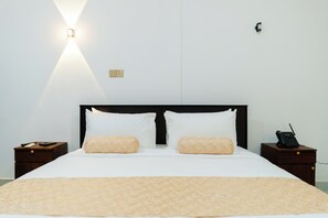 Deluxe Twin Room, Balcony, City View | Desk, free WiFi