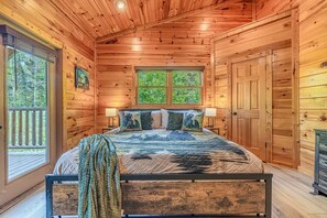 5 bedrooms, iron/ironing board, free WiFi, bed sheets - The Crown Jewel | Jacuzzi | Minutes to downtown (Gatlinburg)
