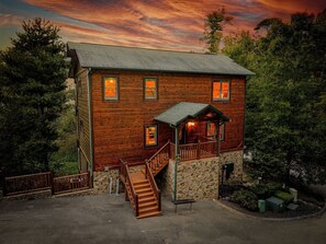 Exterior - The Crown Jewel | Jacuzzi | Minutes to downtown (Gatlinburg)