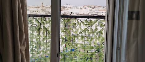 واي فاي مجانًا وملاءات أسرّة