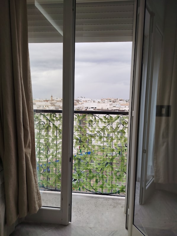 Comfort Oda, Balkon, Şehir Manzaralı | Ücretsiz kablosuz İnternet, çarşaf takımı 