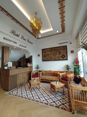Quầy tiếp tân