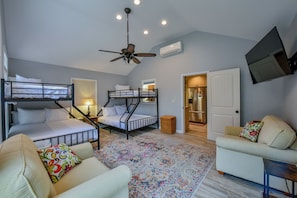 4 bedrooms, iron/ironing board, free WiFi, bed sheets