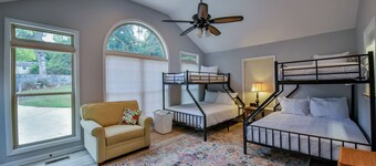 Qb-1: 4 Bedroom Home 3.5 miles from Bryant-Denny Stadium!