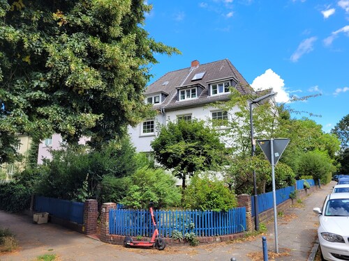 Ruhige und stilvolle Altbauwohnung