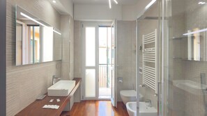Shower, hair dryer, towels, shampoo