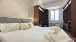 1 bedroom, desk, iron/ironing board, WiFi