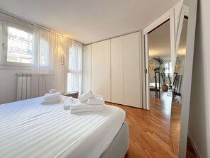 2 bedrooms, desk, iron/ironing board, WiFi - Loft Nicholas, independent home with gym&style (Milano)