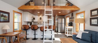 Cute Loft Cabin for Couples Discovery Ski Trip!