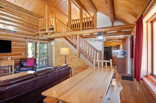 Stony Creek Lodge-Famous Rock Creek MT! 4 seasons!