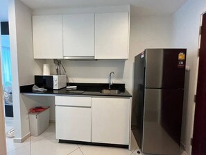 Fridge, microwave, stovetop, electric kettle