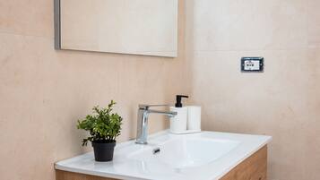 Doccia, asciugacapelli, asciugamani