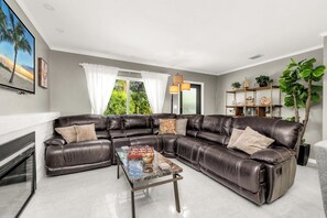 TV, peis og kontorer