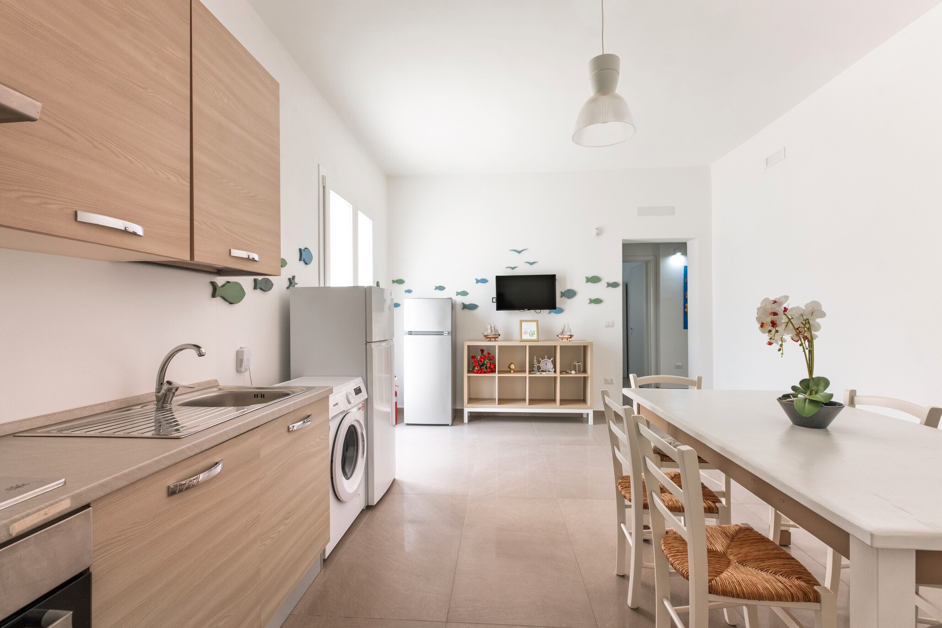 Fridge, oven, stovetop, coffee/tea maker