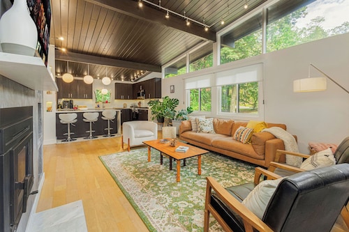 Mid-Century Modern x Bohemian Home