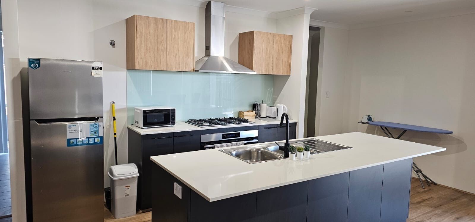 Mikrowelle, Ofen, Herdplatte, Geschirrspüler