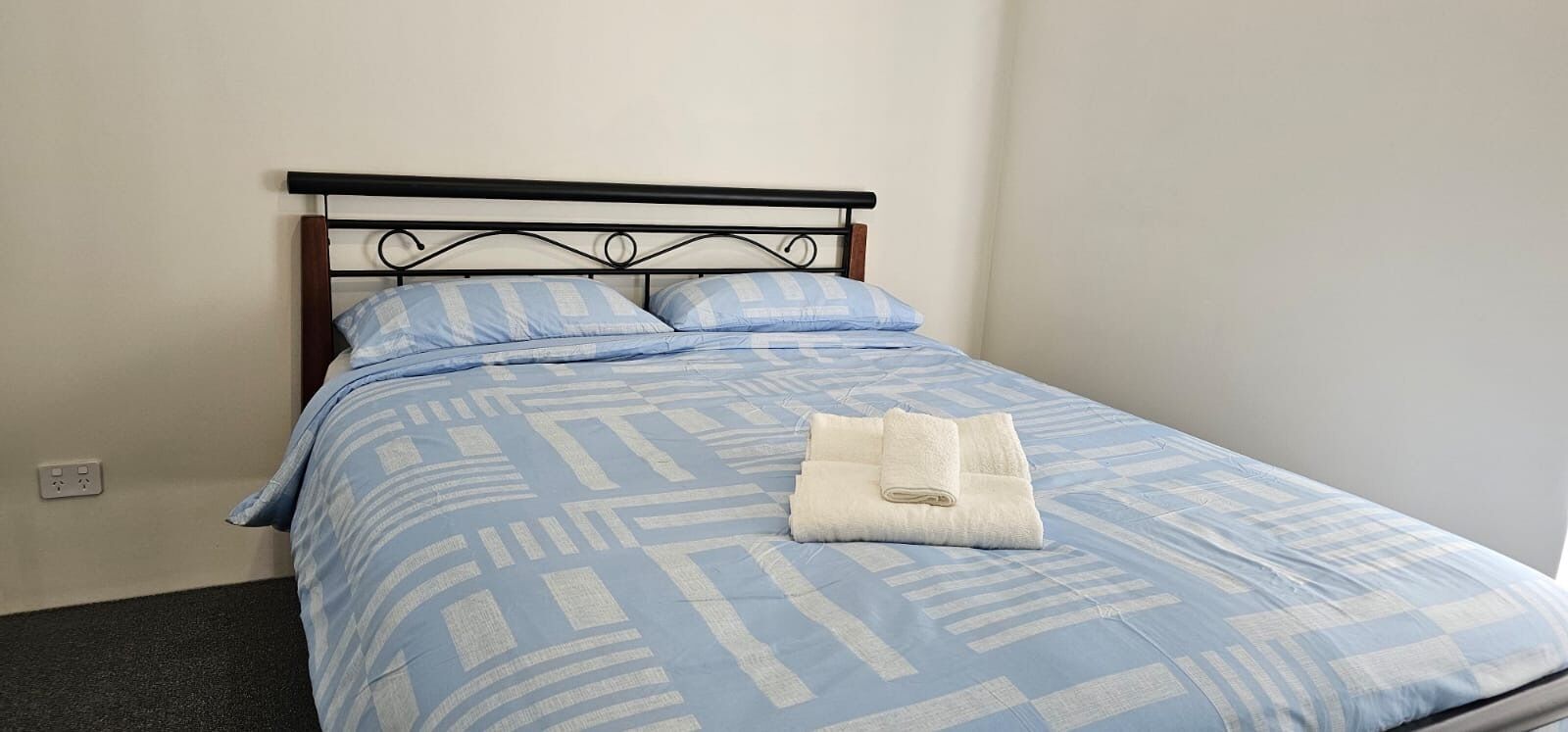 4 chambres, fer et planche à repasser, Wi-Fi, draps fournis