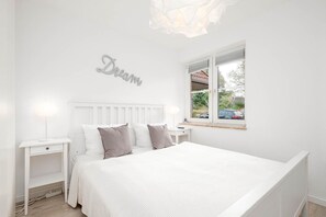 1 chambre, fer et planche à repasser, draps fournis