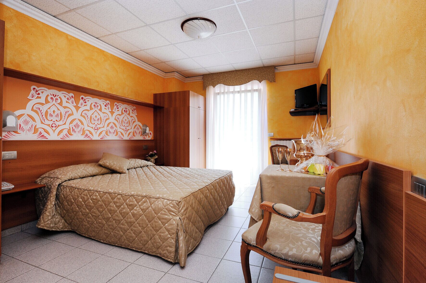 In-room safe, free WiFi, bed sheets