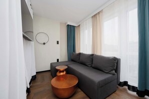 TV - Jana Pawła II 18 | Central Warsaw | Modern Studio with AC | Next to Metro (Warszawa)