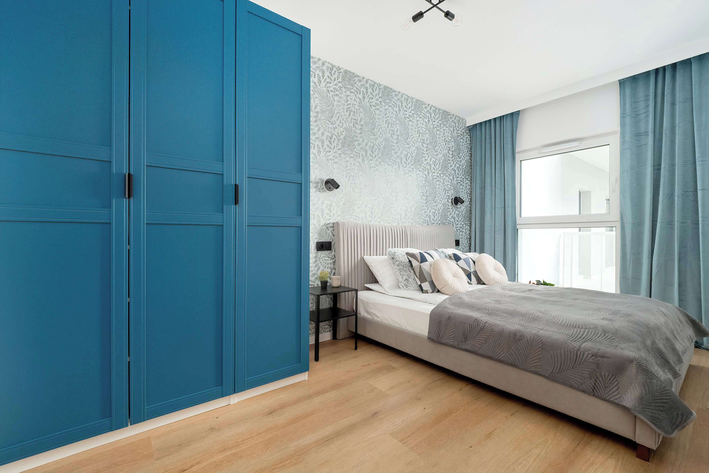 2 bedrooms, desk, iron/ironing board, travel crib