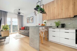 Televisión y oficina 