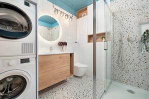 Shower, hair dryer, towels, shampoo
