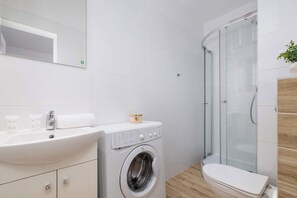 Dusche, Haartrockner, Shampoo