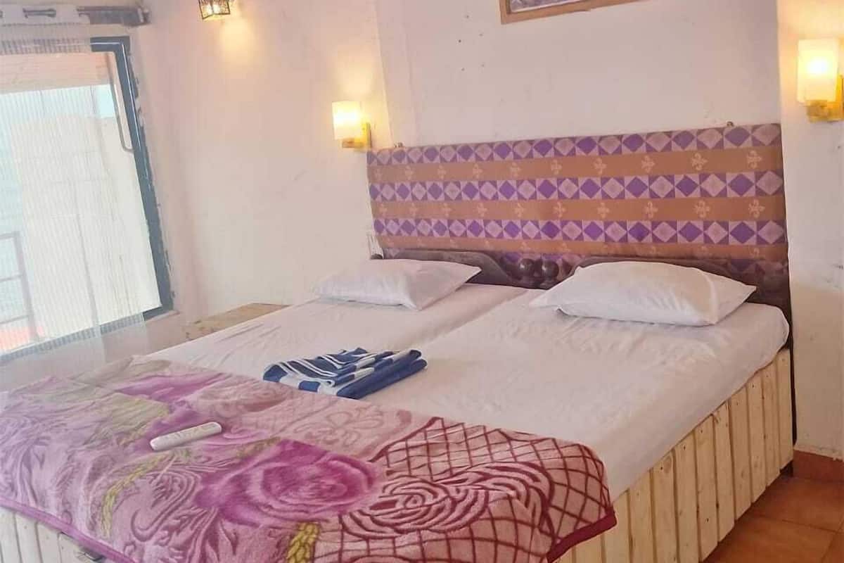 Kamar Double Standar | Meja kerja dan ruang kerja ramah laptop